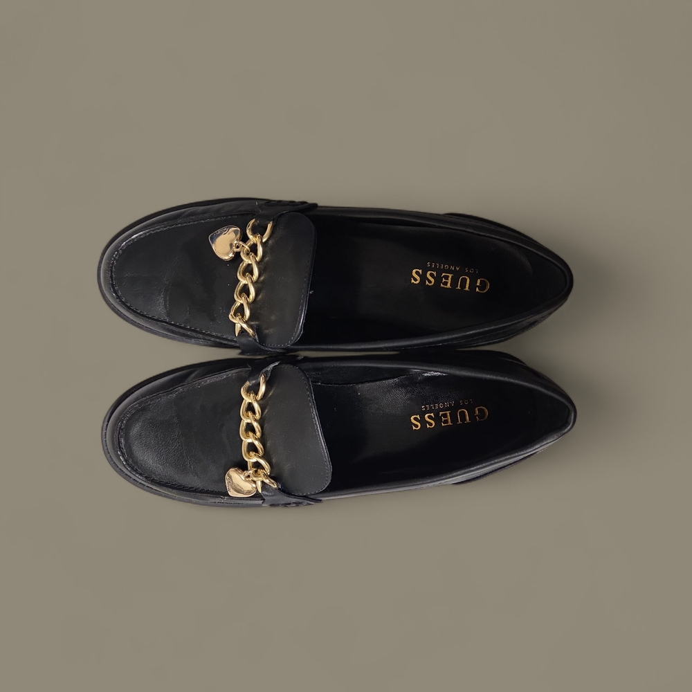 🎉HP🎉GUESS EUC Black Loafers with Gold Chain
